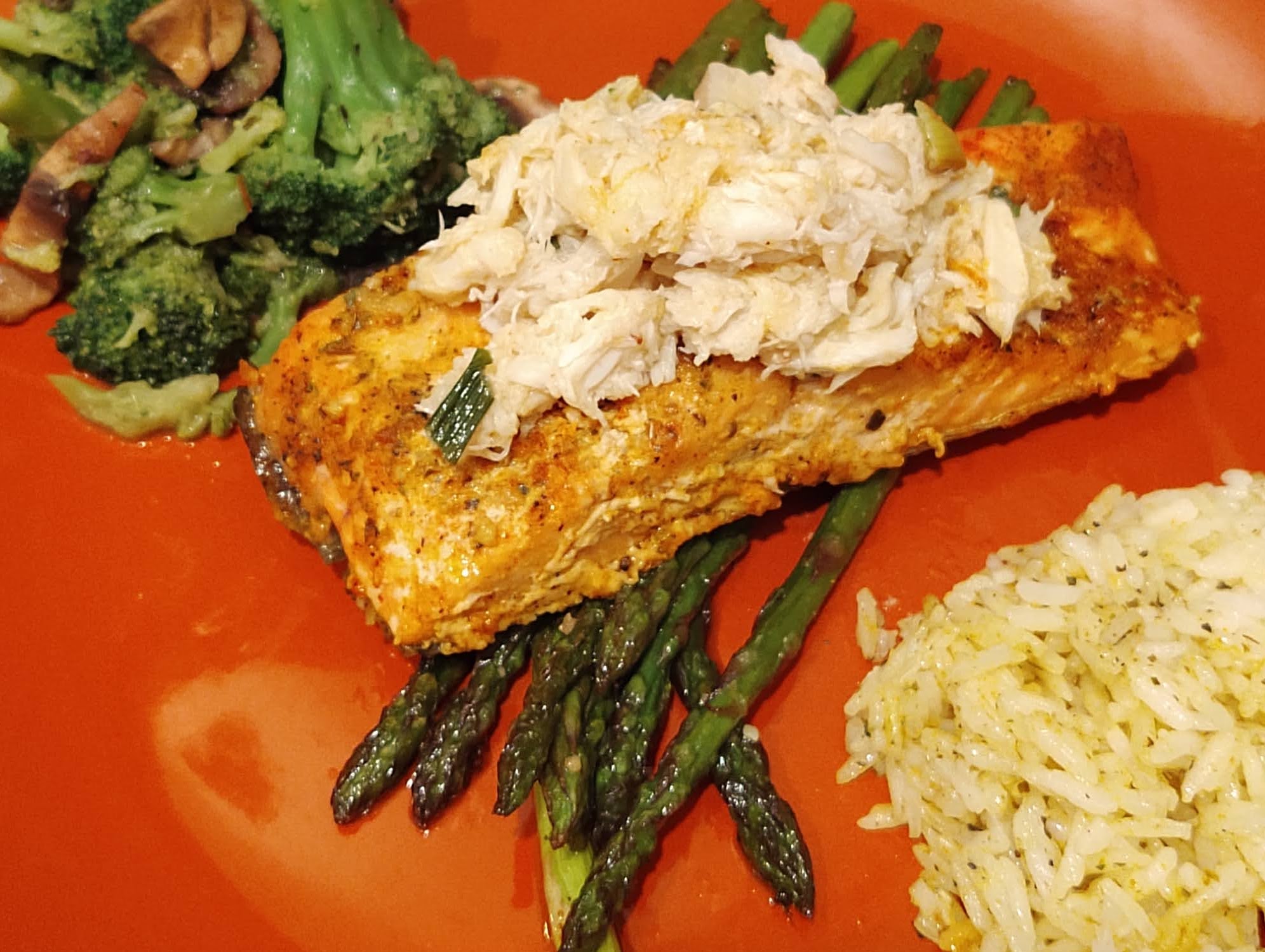 Crab-topped salmon with asparagus and rice